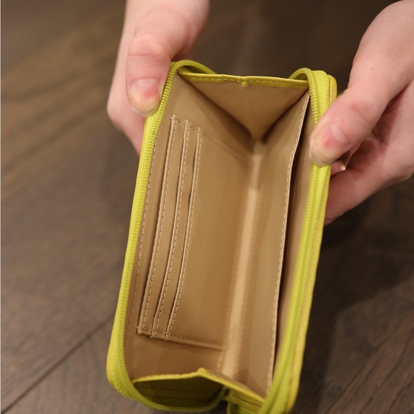 Coach Mustard Wristlet - Picture 4 of 6